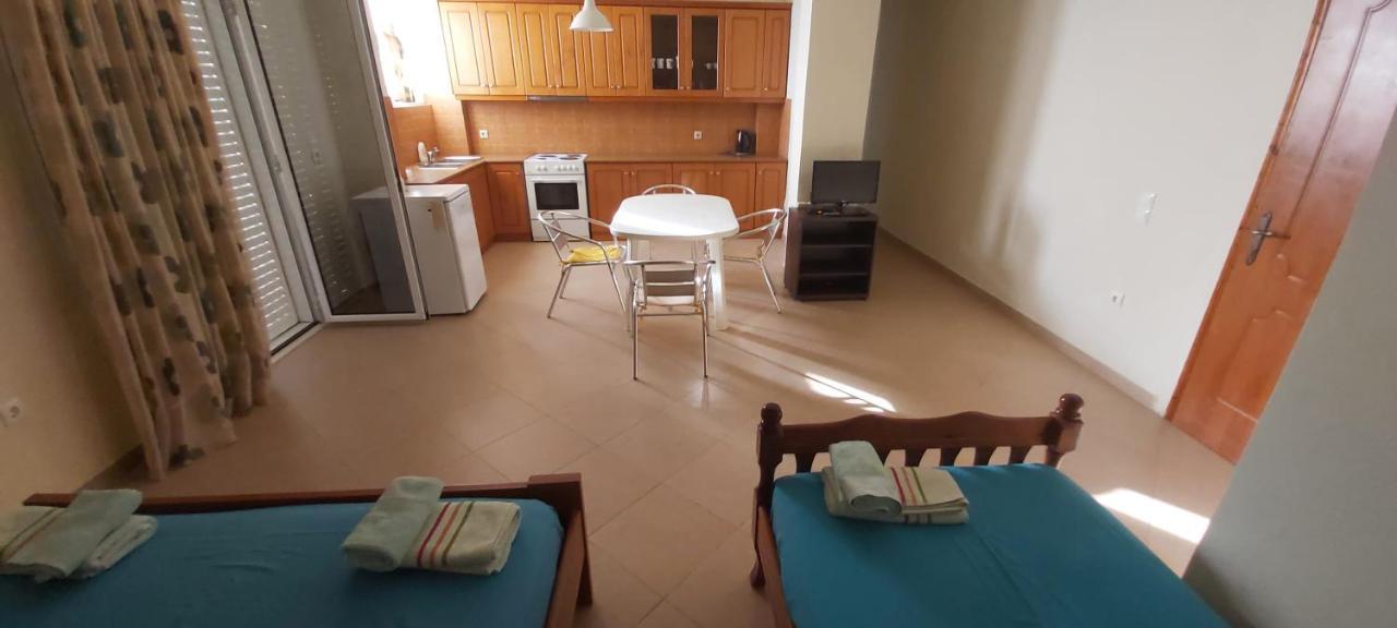 Magic Ionian Apartments & Rooms Химара Экстерьер фото