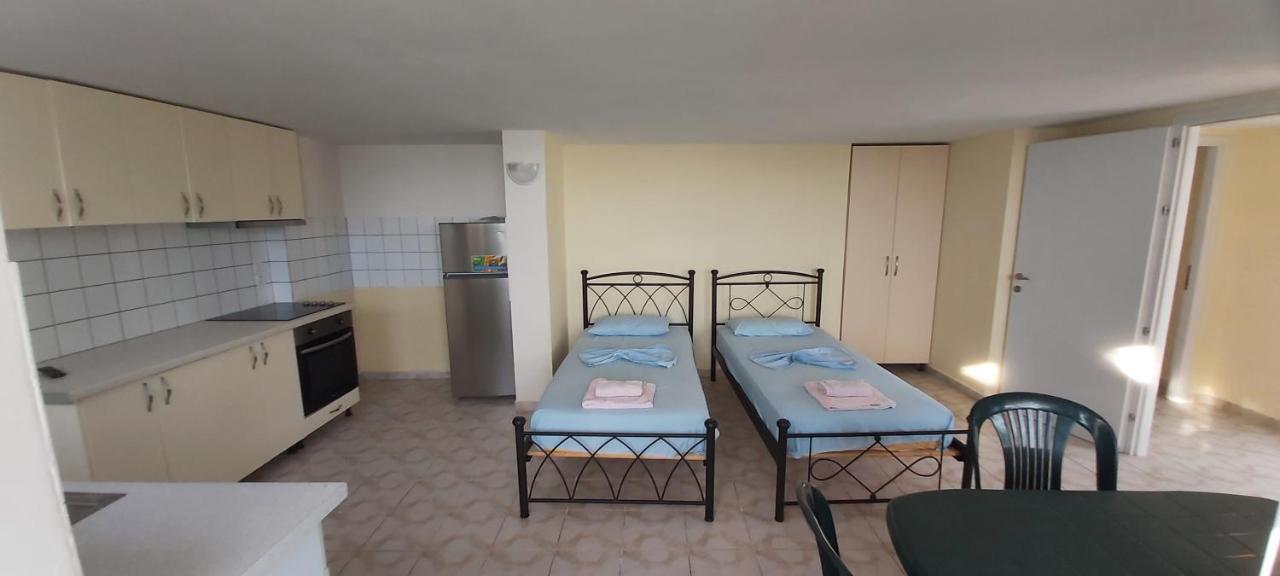 Magic Ionian Apartments & Rooms Химара Экстерьер фото