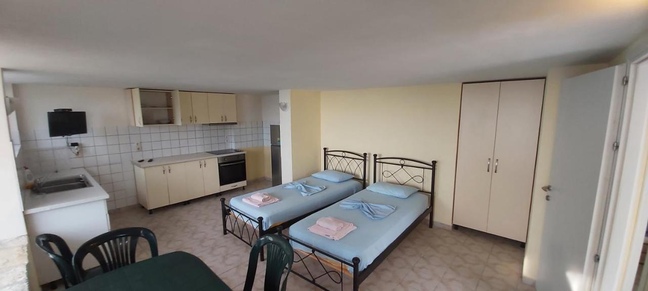Magic Ionian Apartments & Rooms Химара Экстерьер фото