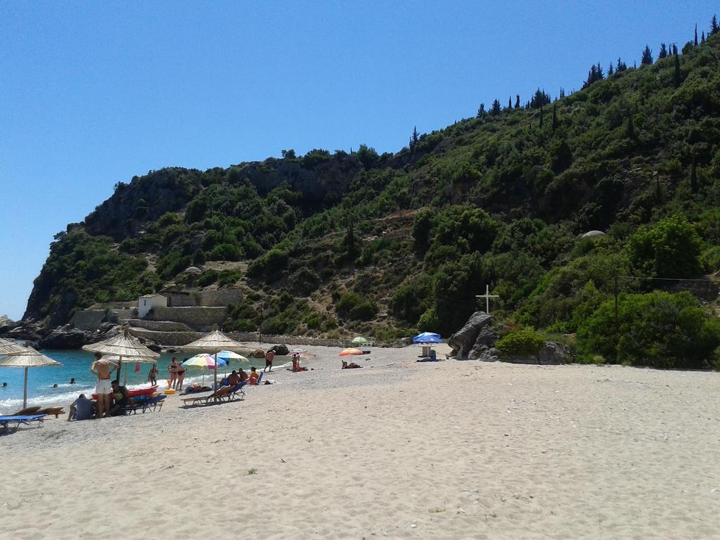 Magic Ionian Apartments & Rooms Химара Экстерьер фото